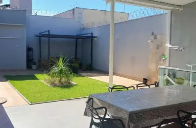 Casa com 3 quartos à venda no Lidice, Uberlândia 