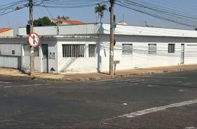 Casa com 3 quartos à venda no Custódio Pereira, Uberlândia 