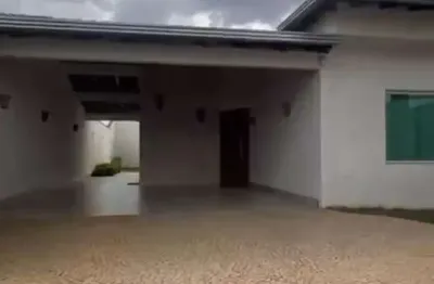 Casa com 3 quartos à venda no Santa Mônica, Uberlândia 