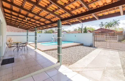 Excelente casa plana semi mobiliada com 4 quartos à venda no bairro guanabara em joinville - sc por r$ 600.000,00.