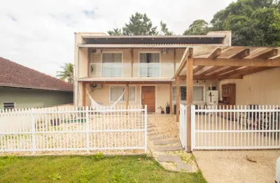 Sobrado com 03 quartos, sendo 02 suítes, à venda no bairro santo antônio em joinville - sc, por r$ 850.000,00