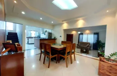 Casa com 4 dormitórios à venda, 225 m² por r$ 1.200.000,00 - santa rita ii - pouso alegre/mg