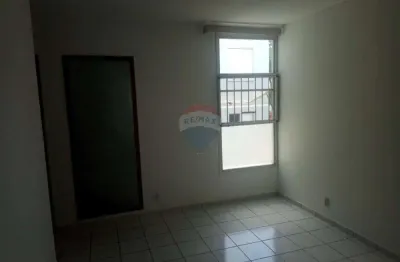 Apartamento em condomínio fechado com 02 dormitórios 01 banheiro 01 vaga coberta térreo