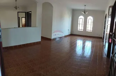 Aluga sobrado comercial na av. andrômeda, jardim satélite, com 6 salas amplas, sacada, 1 vaga