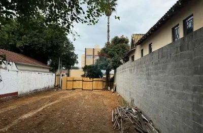 ALUGA TERRNO COMERCIAL em excelente localização no Jardim Maringá com 298 m²