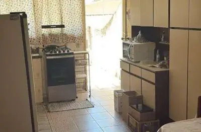 Casa com 2 quartos à venda na Rua Angatuba, Bangú, Santo André