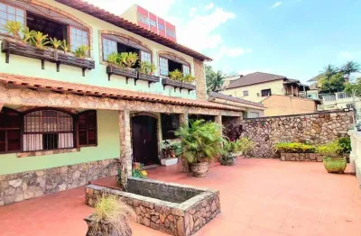 Casa à venda em duque de caxias, jardim vinte e cinco de agosto, com 3 quartos, com 178.8 m²