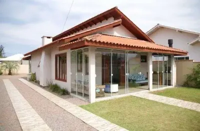 Casa com 2 quartos à venda na avenida do papagaio, 62, balneário ponta do papagaio (ens brito), palhoça por r$ 800.000