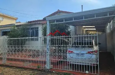 Casa térrea com amplo terreno e ótima localização à venda no jardim chapadão.