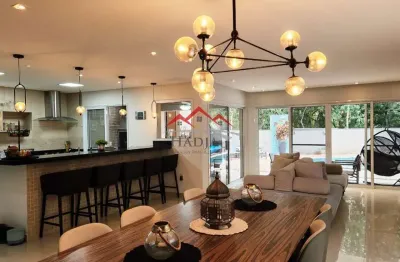 Casa no condomínio Bosque dos Jatobás - com piscina e fundo para a mata