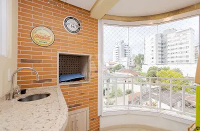 Apartamento mobiliado no bairro ahú 3 quartos, 1 suite, 2 demi suíte, lavabo e 2 vagas de garagem