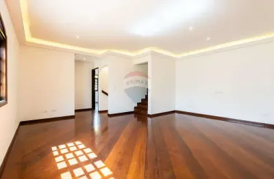 Casa à venda no bairro rio pequeno, 220 metros, 3 quartos, sendo 2 suítes, 4 banheiros e 3 vagas.