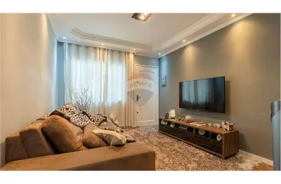 Sobrado no jardim eliane com 2 suítes, 2 vagas e móveis planejados – pronto para morar