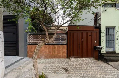 Casa térrea com quintal e edícula à venda na chácara califórnia – tatuapé | 136m², 2 quartos e 1 vaga