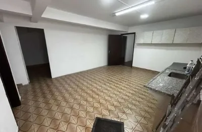 Sobrado localizado no bairro jardim bela vista em santo andré, possui 260m² área útil