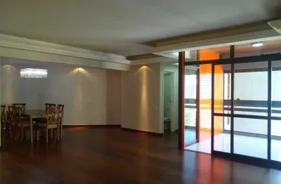 Apartamento localizado no bairro jardim em santo andré, possui 175m² de área útil.