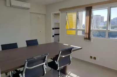 Sala comercial localizada no bairro centro em santo andré, possui 49m² de área útil.