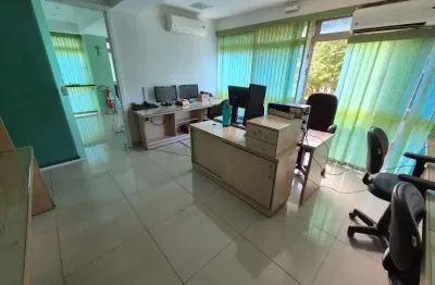 509 norte -  sala com 113m2, dividida e mobiliada !!!
