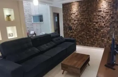 Av. central  - reformada, 5 quartos, 3 vagas de garagem !