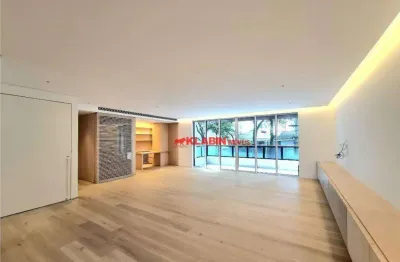 Magnífico apartamento recém reformado com excelente acabamento - 211m² de área privativa - 3 suítes sendo 1 master - 3 vagas de garagem - itaim nobre