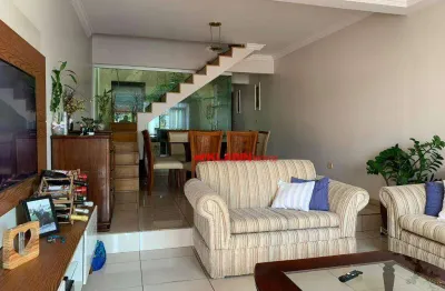** excelente sobrado de 3 dormitórios sendo 1 suíte com 2 vagas de garagem - quintal - 100m² terreno e 132m² de área construída - ótima localização **
