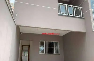 Lindo sobrado semi-novo com 145m² de área construída - 3 suítes com 2 vagas de garagem - excelente quintal e localização em rua tranquila