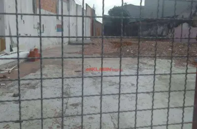 Terreno em ponto estratégico da vila da saúde, com grande potencial para diversas atividades comerciais.