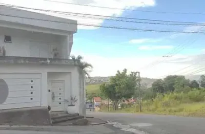 Sobrado com 3 dormitórios, residencial colinas- mogi das cruzes-sp