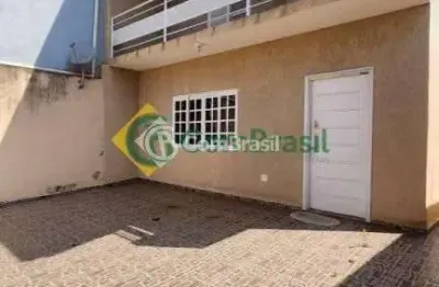 Sobrado com 3 dormitórios e piscina, Vila São Sebastião, Mogi das Cruzes