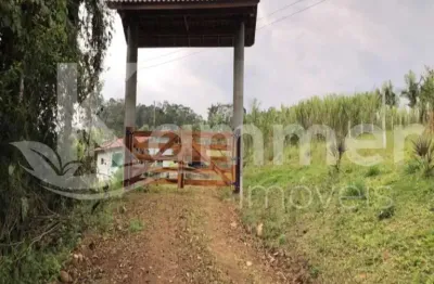 Chacará à venda em são joão do itaperiú, com 4 hectares de área total, possui lagoa e um galpão