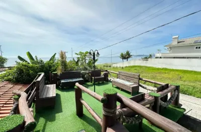 Casa qadra mar em balneário piçarras, 5 quartos, sala com mesa de sinuca, piscina, casa toda mobiliada e decorada, linda vista mar