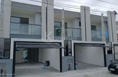 Sobrado a venda em piçarras com 3 dormitórios sendo uma suíte