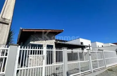 Casa à venda em barra velha-sc, bairro itajuba: 3 quartos, 1 sala, 2 banheiros, 2 vagas de garagem, 196m². aproveite!