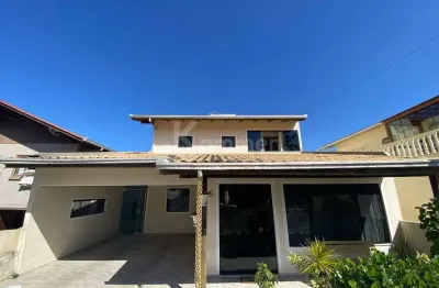 Casa a venda com 3 suítes no centro de barra velha, com vista mar