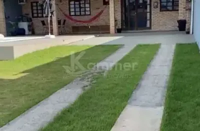 Casa mobiliada com piscina em penha! 2 quartos e amplo espaço livre.