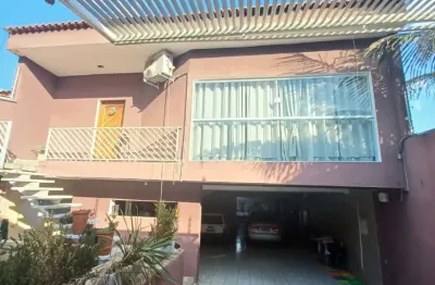 Belissimo Sobrado no Jardim Rosana 3 dorm, 1 suíte, 6 vagas 400m2 total