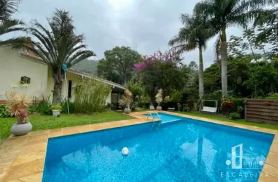 Imperdível casa à venda em teresópolis-rj, bairro albuquerque: 4 quartos, 2 suítes, 2 salas, 4 banheiros, 2 vagas, 150m²!