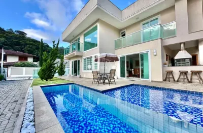 Imponente casa em condomínio à venda em teresópolis-rj, com 5 quartos, 5 suítes e 280m² de área