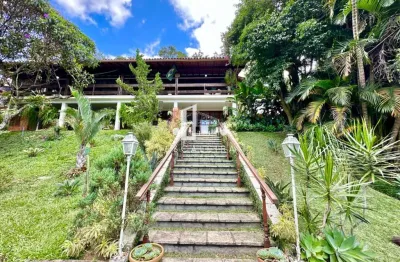 Casa em condomínio à venda em teresópolis-rj, parque do imbui - 5 quartos, 3 suítes, 3 salas, 7 banheiros, 10 vagas, 714m²!