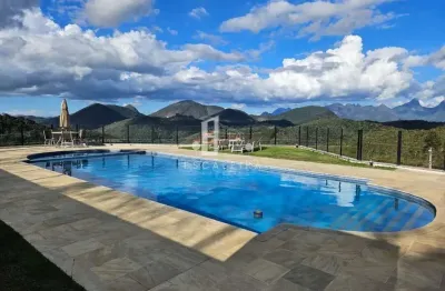 Casa em condomínio em teresópolis-rj, 3 quartos, 1 suíte, 1 vaga de garagem, 100m² - bairro albuquerque