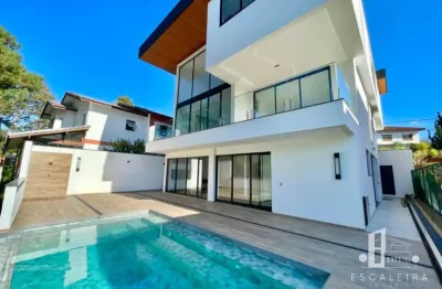 Imóvel de luxo em condomínio na várzea, teresópolis-rj: 5 quartos, 5 suítes, 1 sala, 7 banheiros, 4 vagas, 320m².