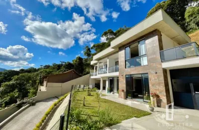 Casa em condomínio c/ ótima localização à venda na cidade de teresópolis rj