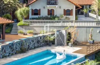 Impecável casa em condomínio à venda em teresópolis-rj, 6 quartos, 4 suítes, 5 banheiros, 7 vagas, 435,86m². venha conferir!