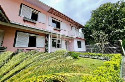 Casa em condomínio de alto padrão na tijuca, teresópolis-rj: 3 quartos, 1 suíte, 2 salas, 3 banheiros, 2 vagas de garagem, 90m²!