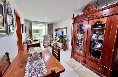 Apartamento à venda no Alto Teresópolis-RJ:  1 suíte, sala com varanda, 3 banheiros, vaga de garagem e 66m². Venha conferir!