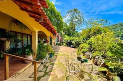 Casa à venda em teresópolis-rj, bairro albuquerque: 5 quartos, 3 suítes, 2 salas, 6 banheiros, 5 vagas, 271m². venha conferir!