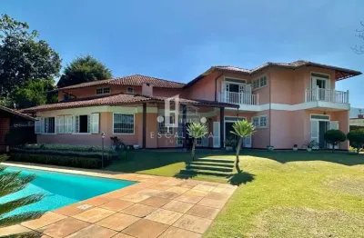 Residência confortável em condomínio exclusivo em teresópolis-rj, 6 quartos, 4 suítes, 4 salas, 9 banheiros, 6 vagas de garagem, 350m².