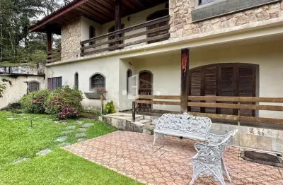 Casa em condomínio à venda em teresópolis-rj, bairro carlos guinle: 3 quartos, 3 suítes, 4 banheiros, 7 vagas, 316,85 m² de área