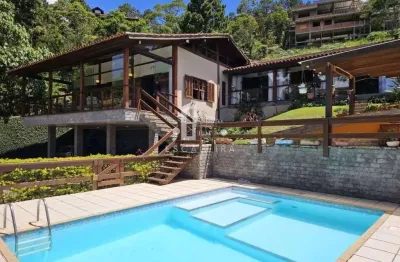 Impecável Casa em Condomínio à Venda em Teresópolis-RJ - 4 Quartos, 1 Suíte, 5 Banheiros, 3 Vagas, 330,79 m²