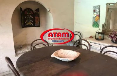 Residência com 18 metros de frente e grande possibilidade de ampliação